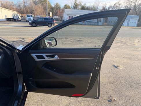 Used 2015 Hyundai Genesis 3.8 w/ Option Group 04 image 16