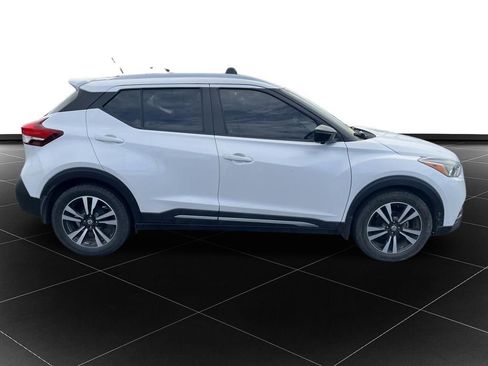 Used 2018 Nissan Kicks SR w/ Exterior Package FWD image 6
