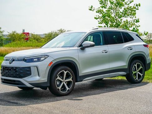 New 2025 Volkswagen Tiguan SE image 5