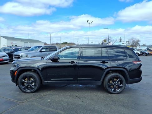 Used 2025 Jeep Grand Cherokee L Laredo image 7