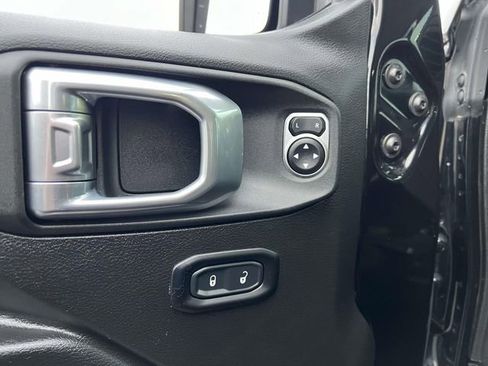 Used 2022 Jeep Gladiator Mojave w/ Cold Weather Group image 13