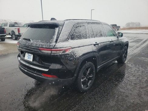 Used 2022 Jeep Grand Cherokee Altitude image 5