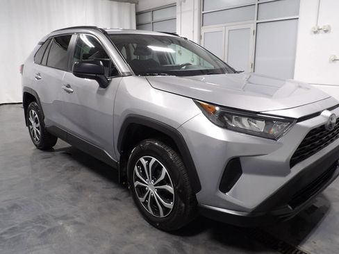 Used 2021 Toyota RAV4 LE image 2
