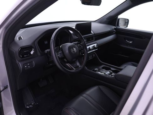 Certified 2023 Honda Pilot TrailSport image 3