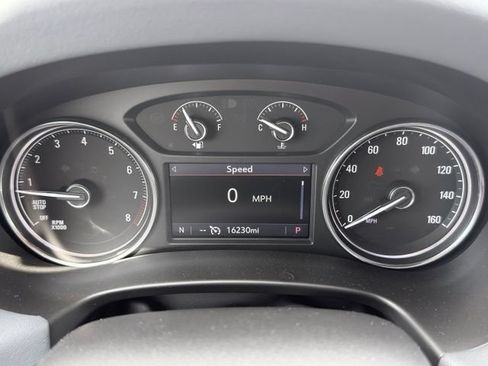 Used 2024 Buick Enclave Essence AWD/4WD image 5