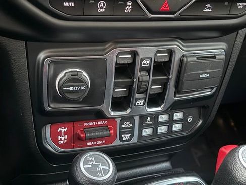 Used 2022 Jeep Wrangler Unlimited Rubicon w/ Cold Weather Group image 23