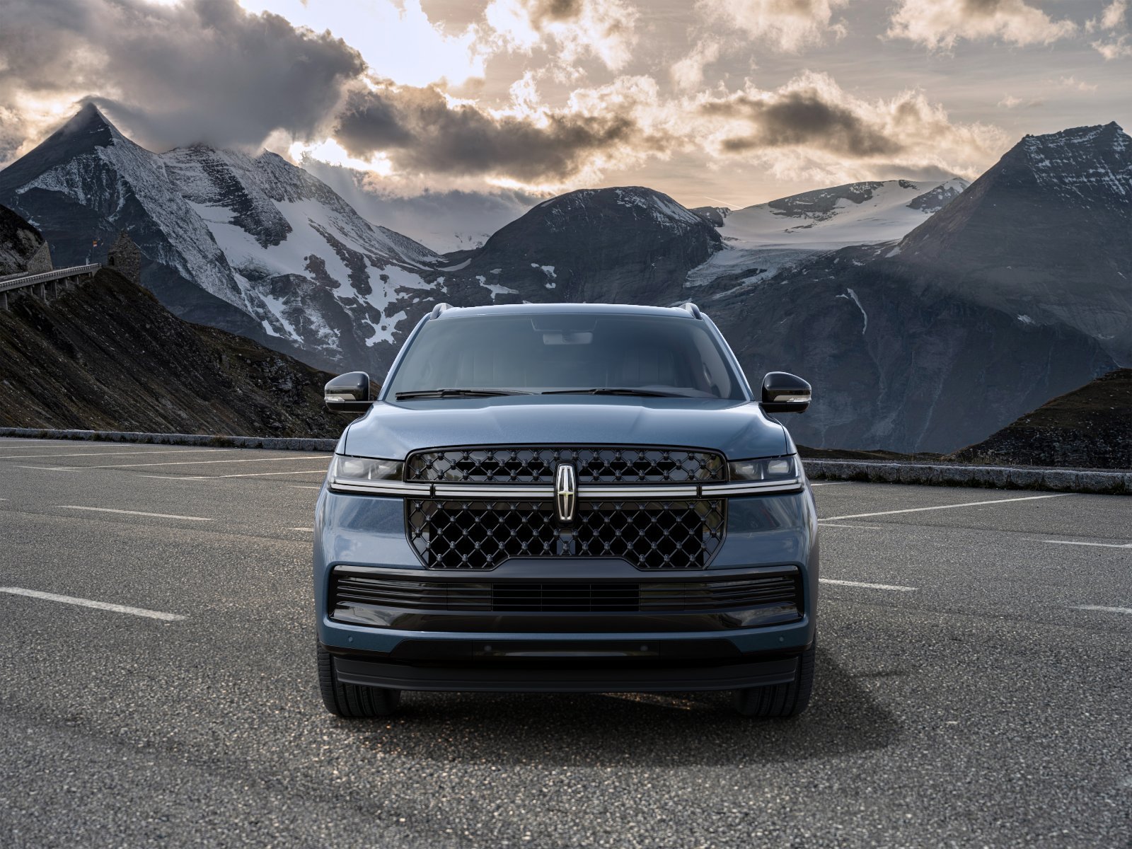 New 2027 Lincoln Navigator Reserve w/ Jet Appearance Package AWD/4WD image 6