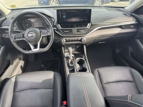 Used 2023 Nissan Altima 2.5 SR w/ SR Premium Package image 14