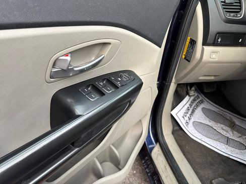 Used 2021 Kia Sedona LX FWD image 14