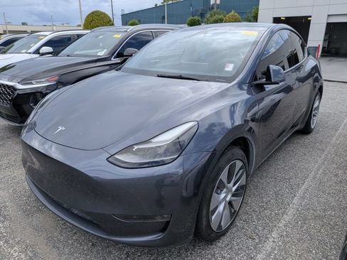 Used 2023 Tesla Model Y 2WD image 2