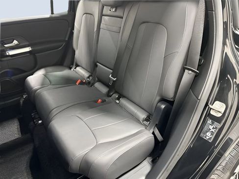 Used 2025 Mercedes-Benz GLB 250 4MATIC image 30