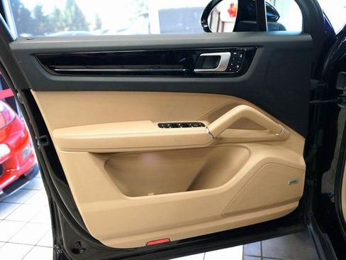 Used 2020 Porsche Cayenne Base image 24