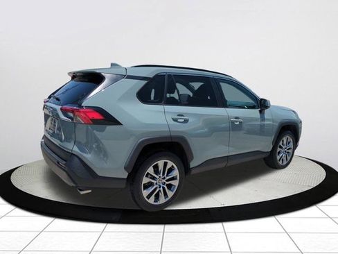 Used 2022 Toyota RAV4 XLE Premium FWD image 3
