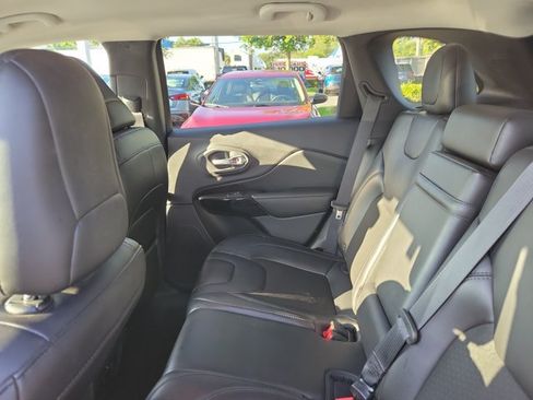 Used 2019 Jeep Cherokee Latitude Plus AWD/4WD image 14