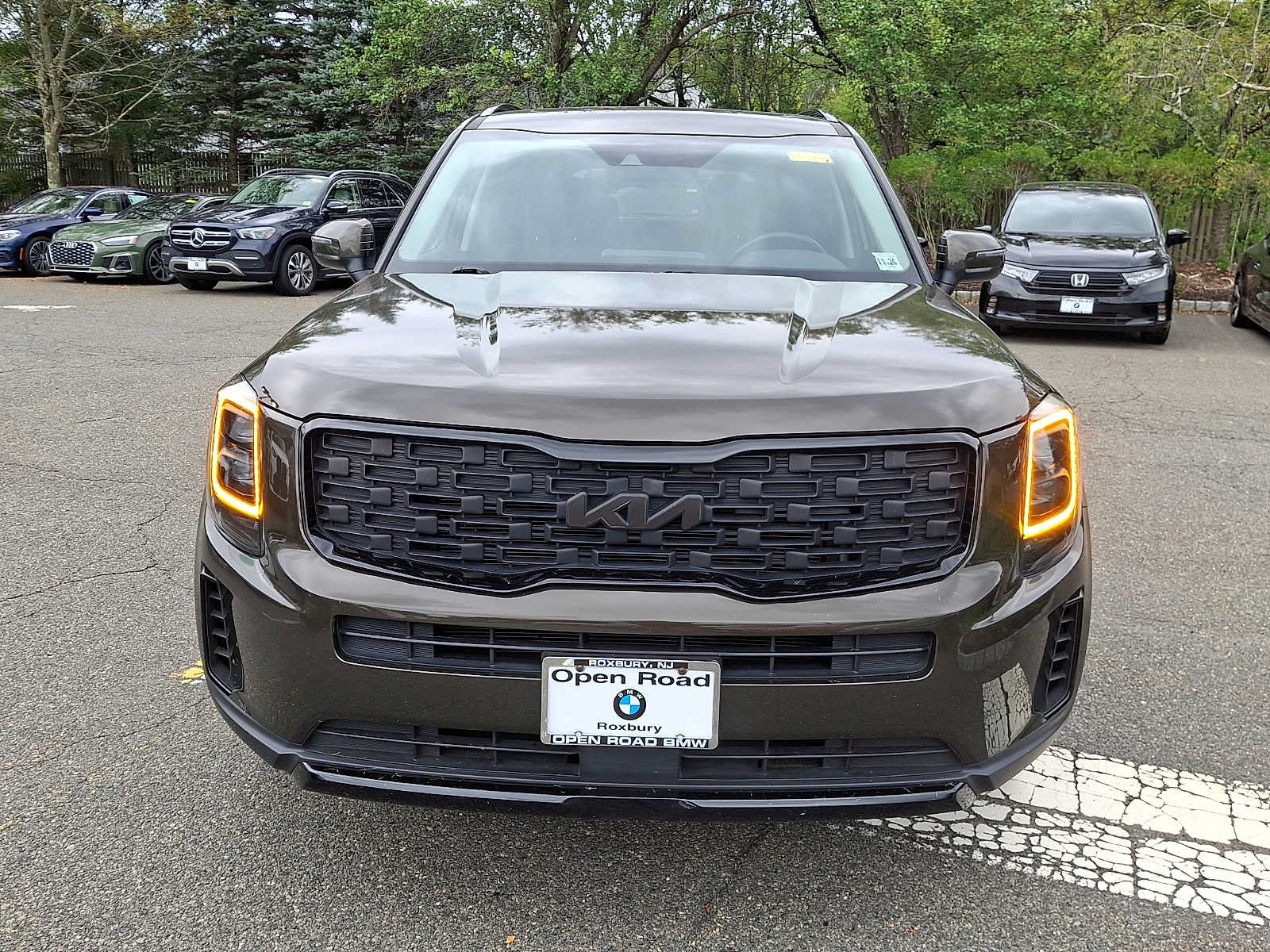 Used 2022 Kia Telluride EX w/ EX Premium Package AWD/4WD image 2