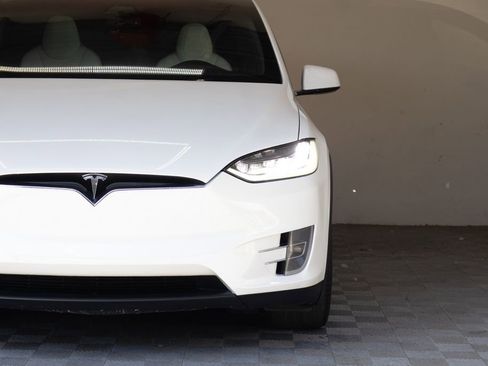 Used 2018 Tesla Model X 75D AWD/4WD image 5