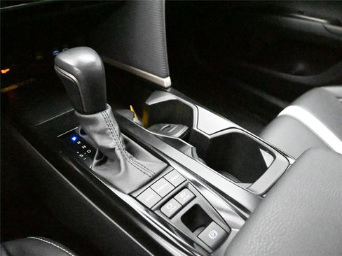 Used 2025 Toyota Camry SE w/ Convenience Package image 5