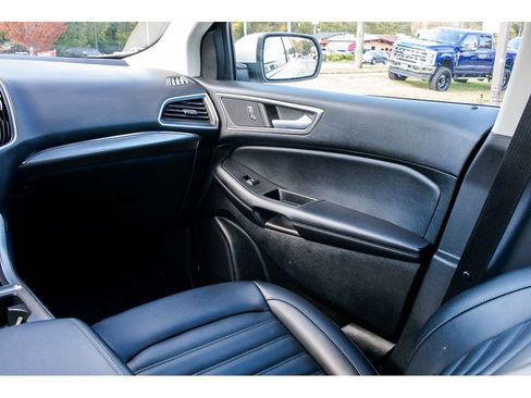 Used 2022 Ford Edge SEL image 16