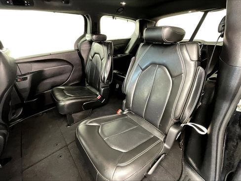 Used 2021 Chrysler Pacifica Touring-L w/ S Appearance Package FWD image 19