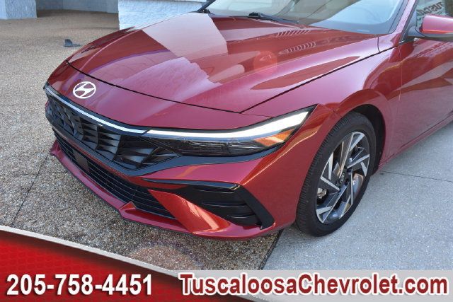 Used 2025 Hyundai Elantra Limited FWD image 44