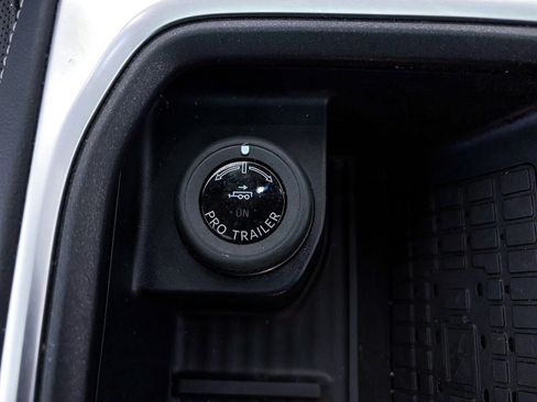 Used 2025 Ford Expedition Platinum image 31