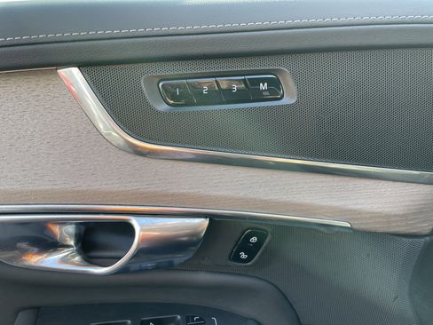 Used 2025 Volvo XC90 B6 Plus image 40