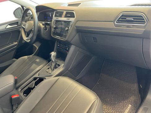 Used 2023 Volkswagen Tiguan SE image 14