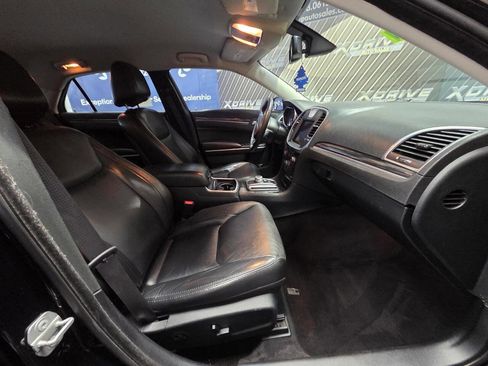 Used 2018 Chrysler 300 Touring L image 26