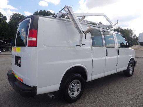 Used 2018 Chevrolet Express 2500 w/ Driver Convenience Package RWD image 8