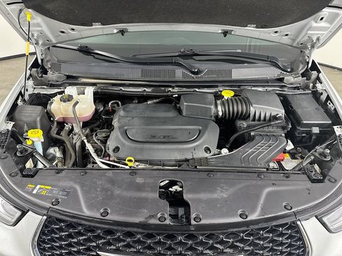 Used 2024 Chrysler Pacifica Touring-L FWD image 30