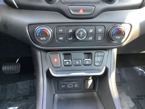 Used 2019 GMC Terrain Denali w/ Advanced Safety Package image 22