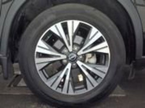 Used 2023 Nissan Rogue SV image 7