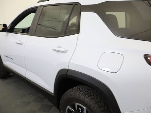 New 2026 Chevrolet Equinox ACTIV AWD/4WD image 11