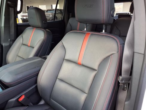 Used 2025 Chevrolet Traverse RS w/ LPO, Floor Liner Package FWD image 17