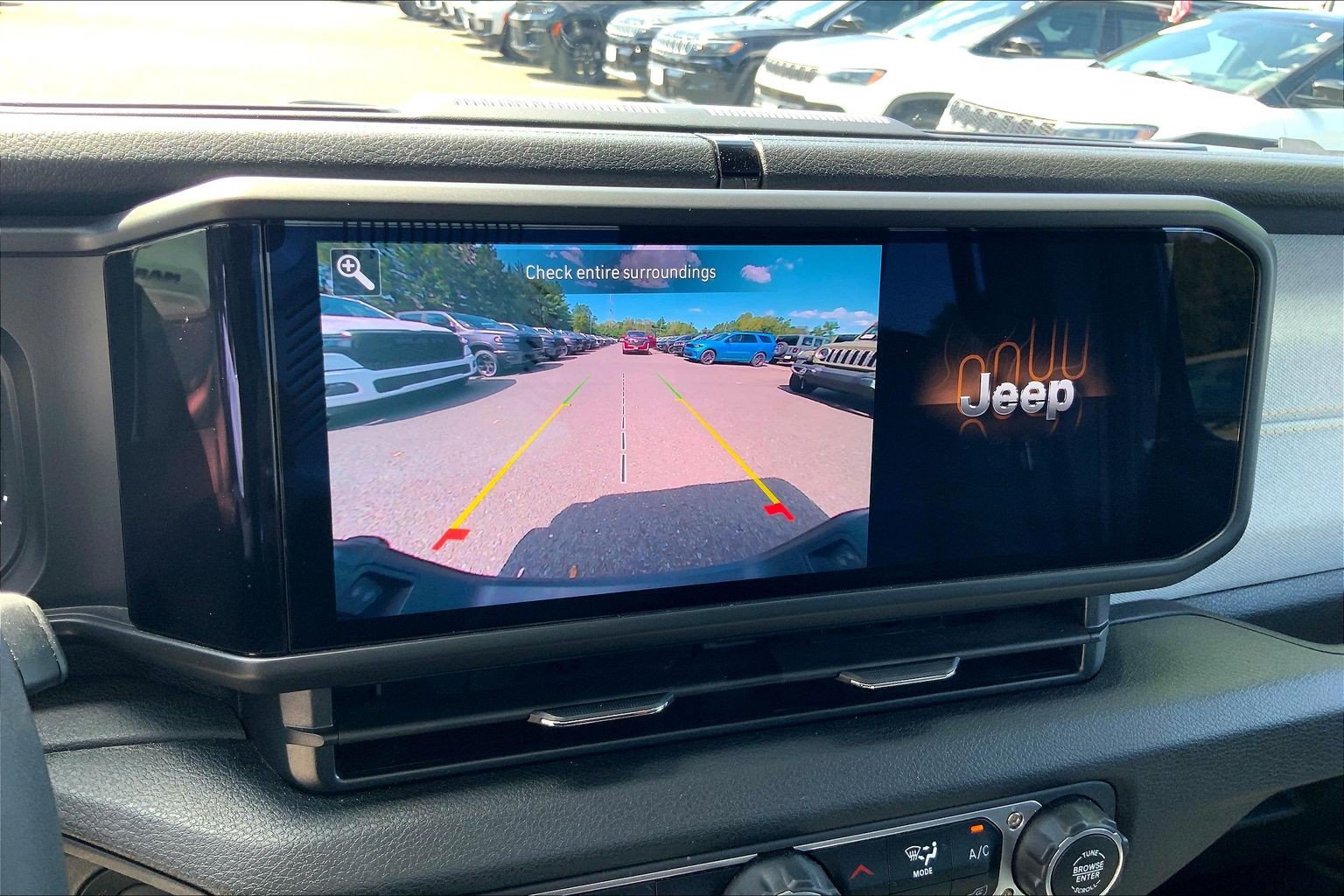 Certified 2025 Jeep Gladiator Sport AWD/4WD image 28