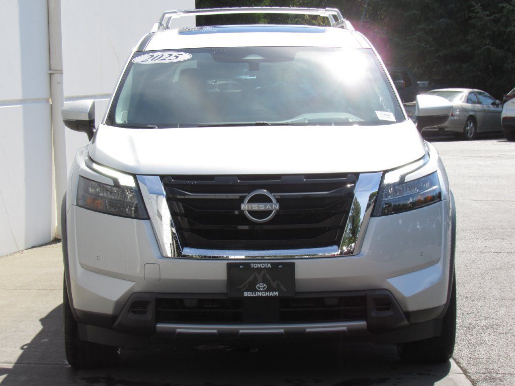 Used 2025 Nissan Pathfinder Platinum AWD/4WD image 3