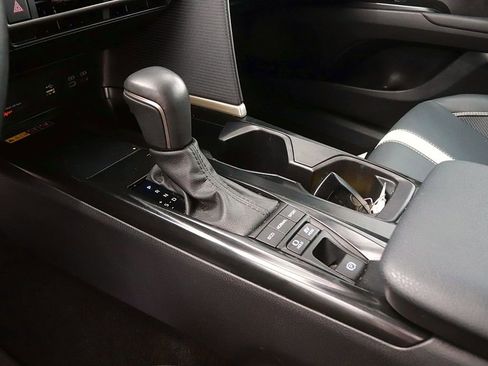 Used 2025 Toyota Camry SE image 19