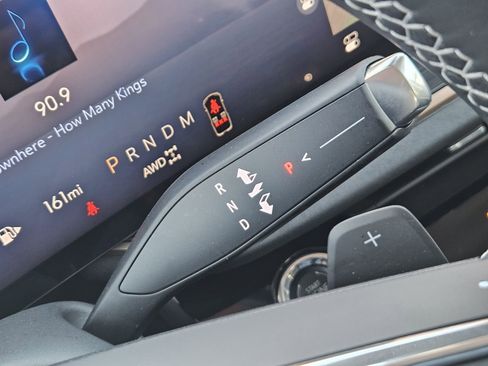 Used 2025 Buick Envision Sport Touring image 28