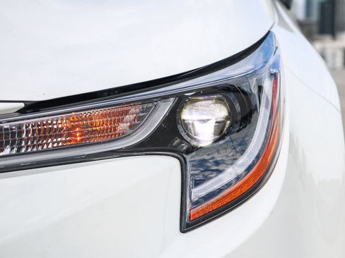 Used 2021 Toyota Corolla LE image 4