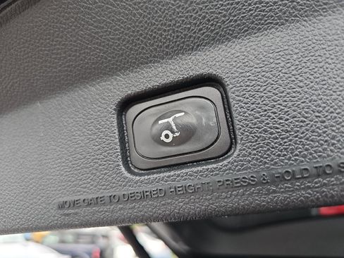 Used 2019 Ford Explorer XLT w/ Equipment Group 202A FWD image 14