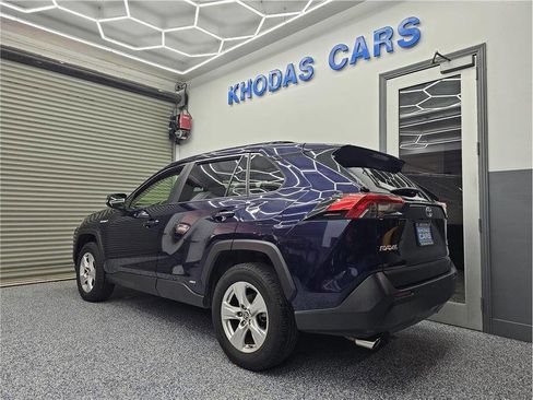 Used 2020 Toyota RAV4 XLE image 3