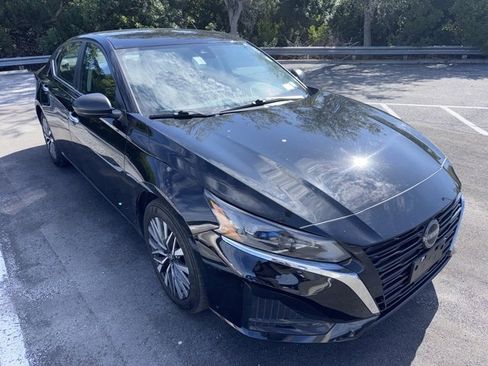 Used 2024 Nissan Altima 2.5 SV image 3