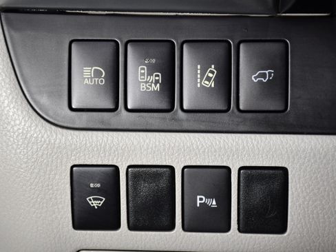 Used 2016 Toyota Highlander Limited w/ Driver Technology Package AWD/4WD image 35