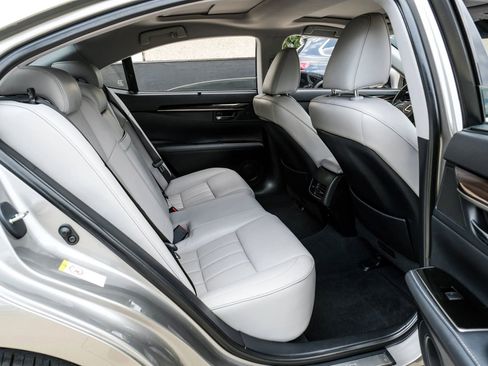 Used 2018 Lexus ES 350 w/ Ultra Luxury Package FWD image 37