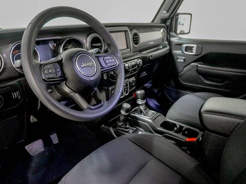 Used 2023 Jeep Gladiator Sport image 18