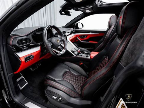 Used 2022 Lamborghini Urus AWD/4WD image 21