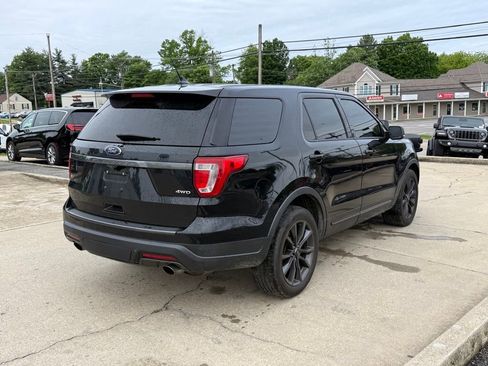 Used 2018 Ford Explorer XLT w/ Equipment Group 202A AWD/4WD image 6