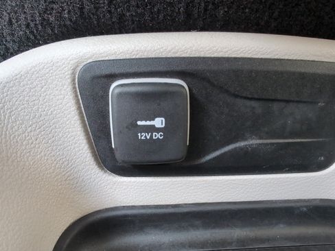 Used 2024 Chrysler Pacifica Touring-L FWD image 39