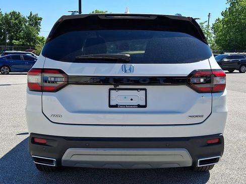 Used 2024 Honda Pilot Touring image 8