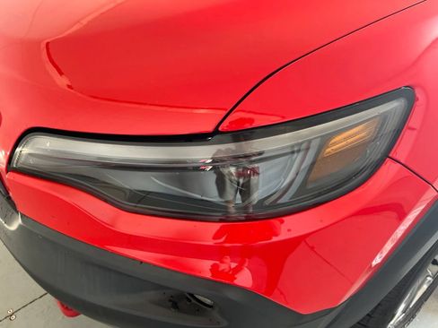 Used 2019 Jeep Cherokee Trailhawk AWD/4WD image 36